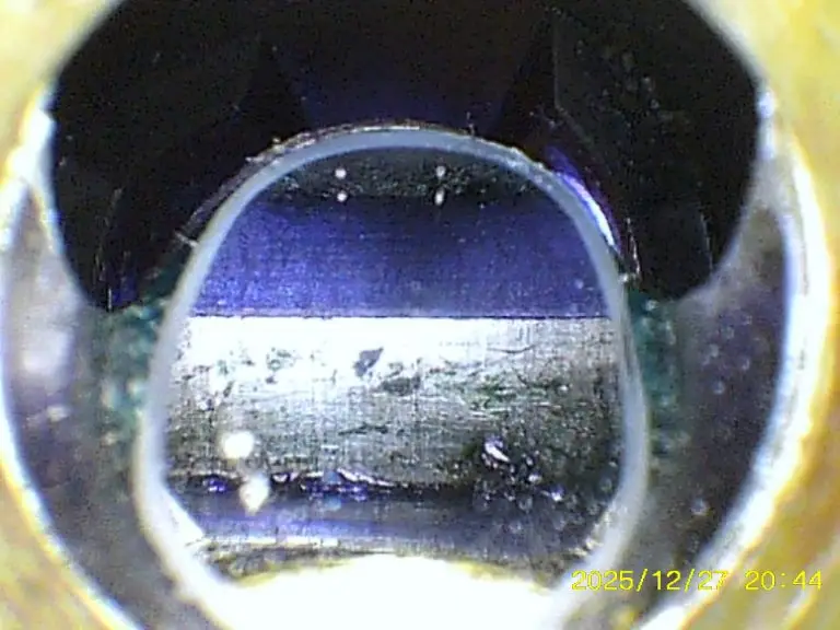 DWM M1908: radialer Blick auf die Trennstelle Lauf/Systemhülse